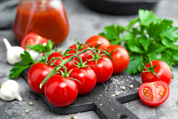 番茄這東西，有人能拒絕嗎？金宮靚湯番茄火鍋，一起吃一起靚，燦爛潤(rùn)澤的紅湯，酸甜舒適好味道。