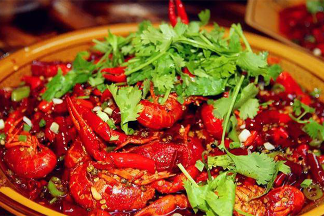 金宮麻辣小龍蝦調(diào)料專業(yè)廚師精心研發(fā)還賦予其獨(dú)特的麻辣味。