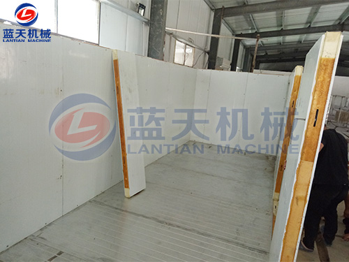 大連魚(yú)干烘干機(jī)安裝現(xiàn)場(chǎng)